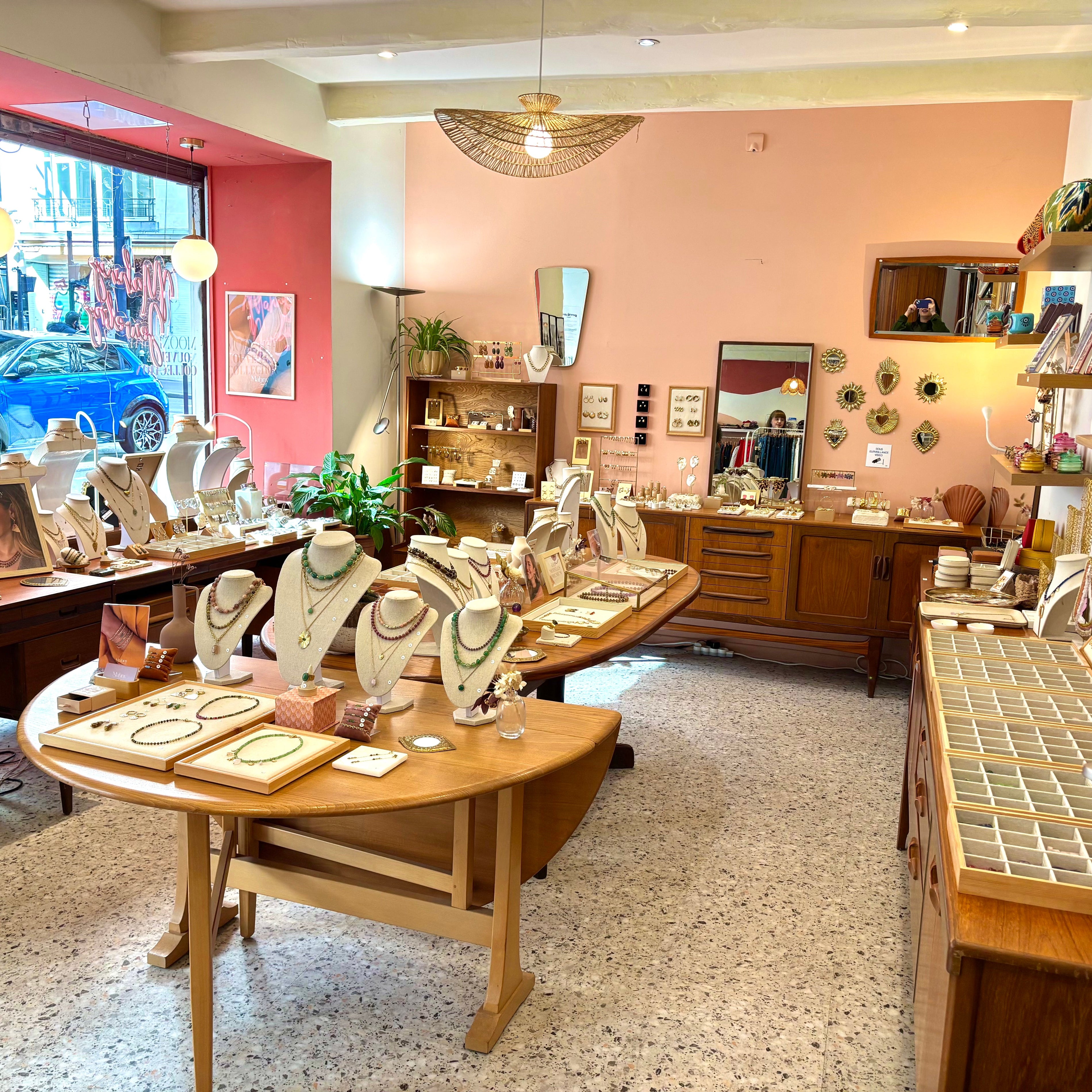 Notre boutique de bijoux à Paris 10 : découvrez Mahny Jewelry rue de Paradis