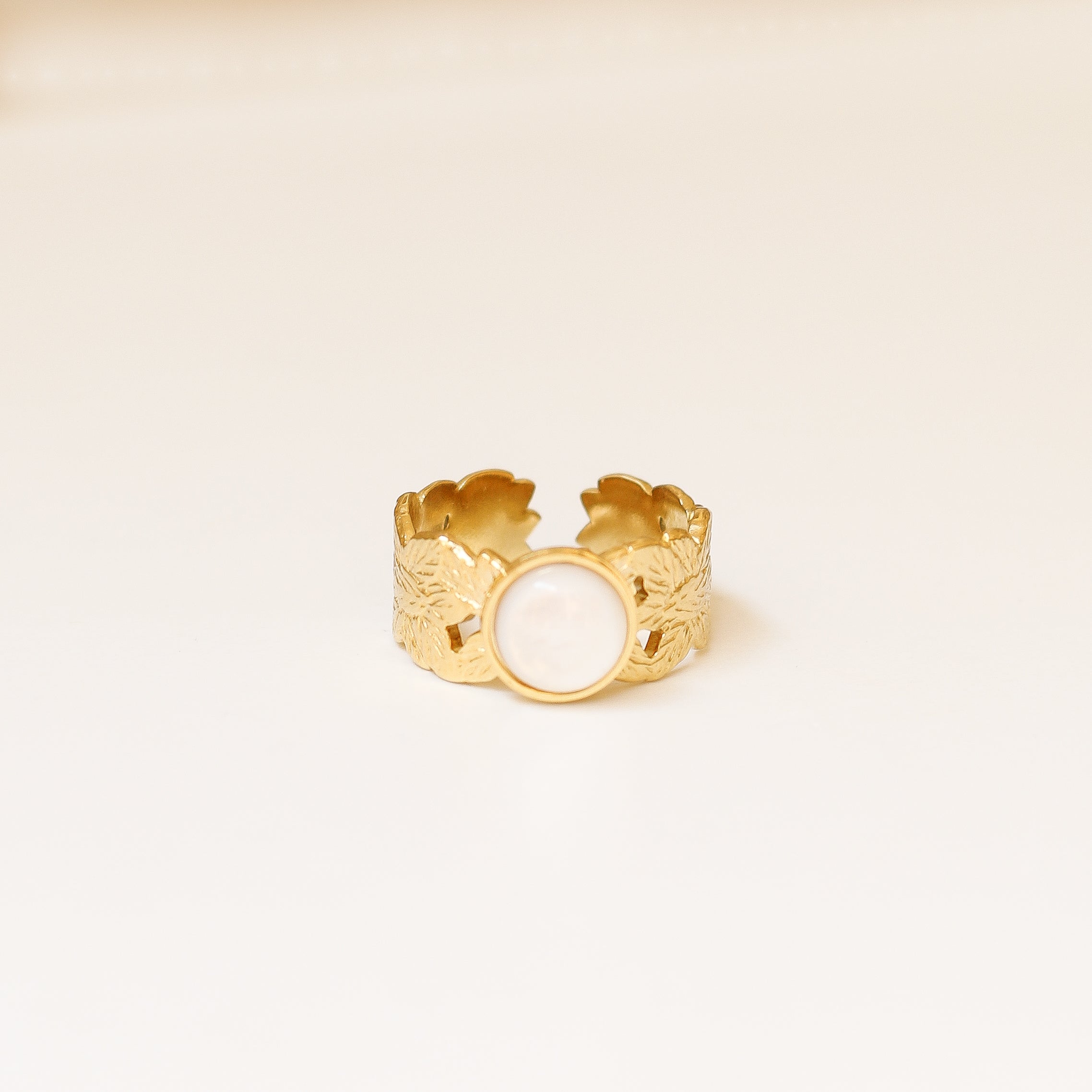 bague nacre feuille pierre blanche acier