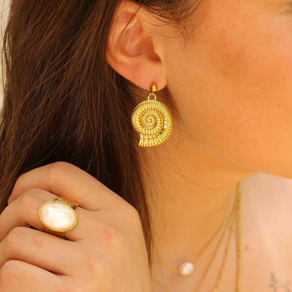 boucle oreille ammonite coquillage doré mer