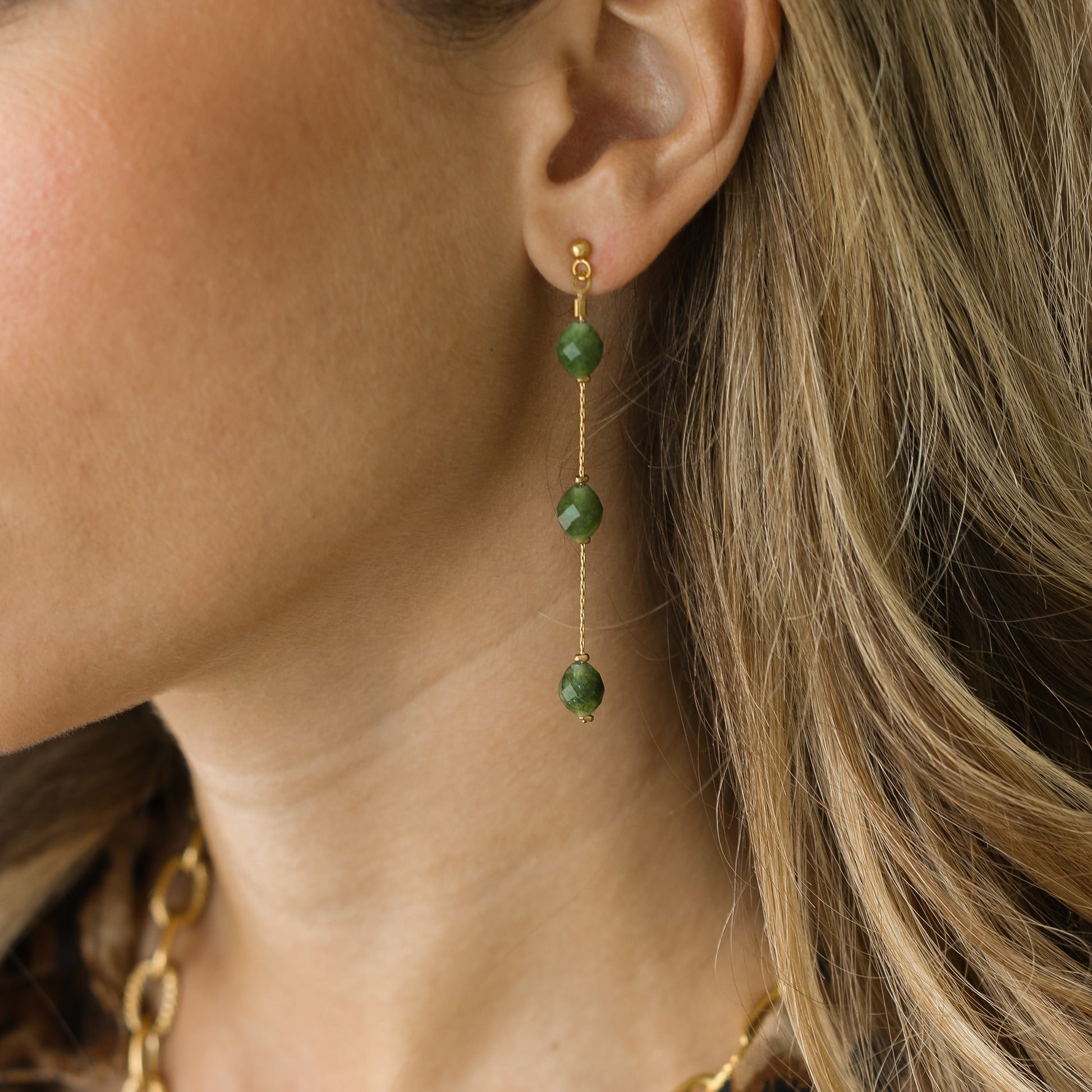 Boucles gouttes Aragonite Jade Olive avec chaine en acier inoxydable