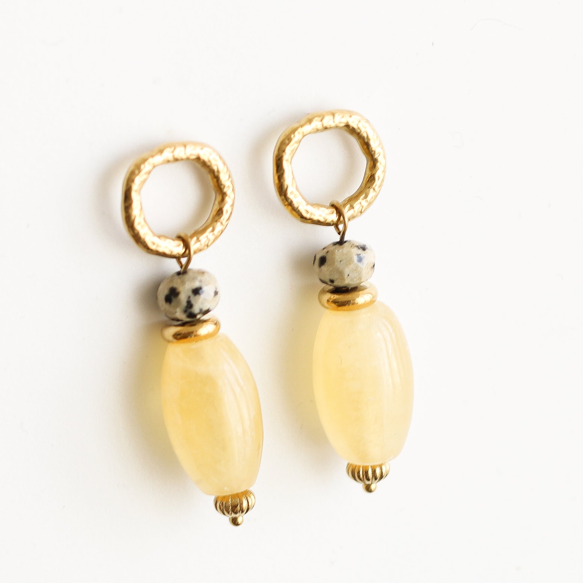 EDITION LIMITEE Boucles Calcite Jaune et Jaspe Dalmatien, détail des pierres, Mahny bijoux pierre fine.