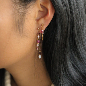 boucles d'oreilles assemblées à la main en France en Grenat rose et chaine dorée