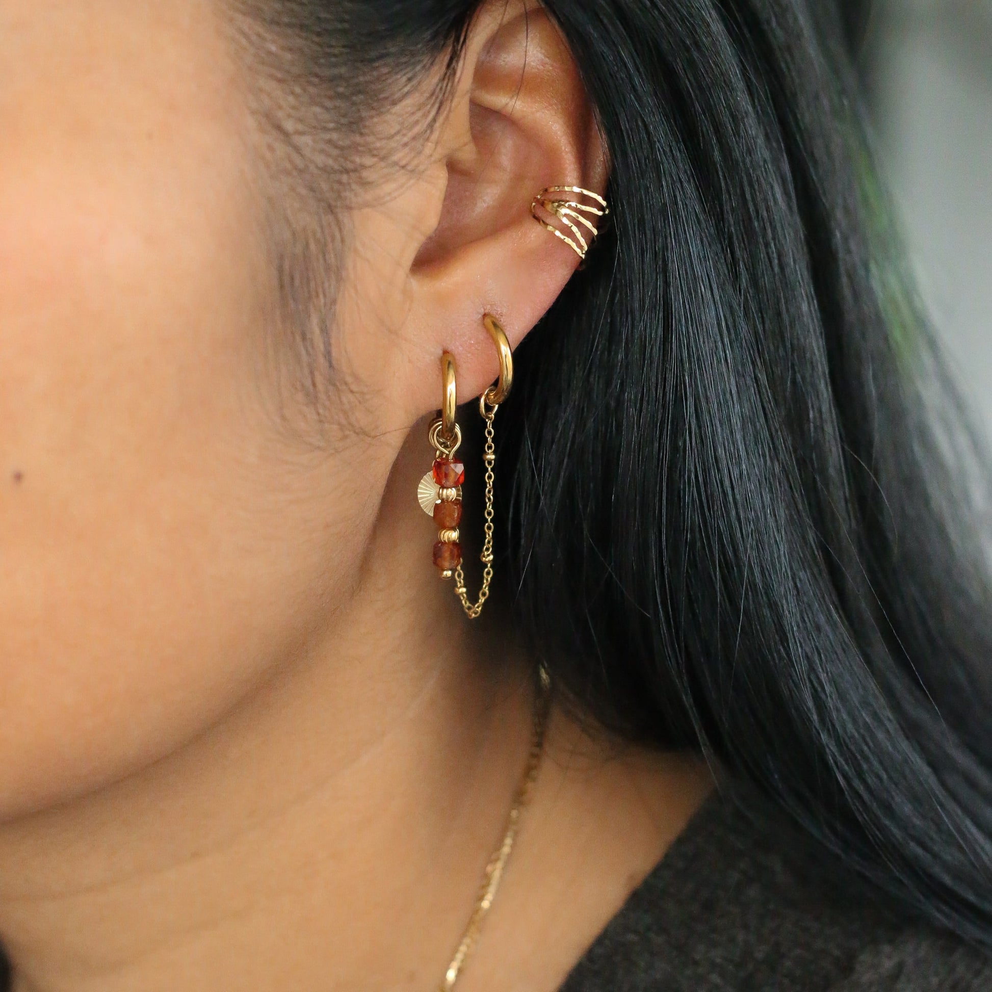 duo de boucles en acier inoxydable doré et perles fines orangées