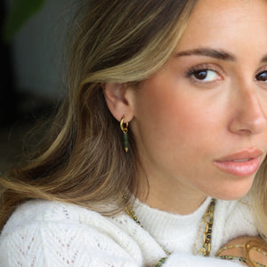 boucles assemblées à la main avec une pierre de Jade olive 