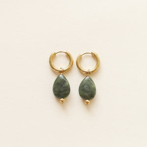 Anneaux en Jade Olive goutte sur créoles dorées 