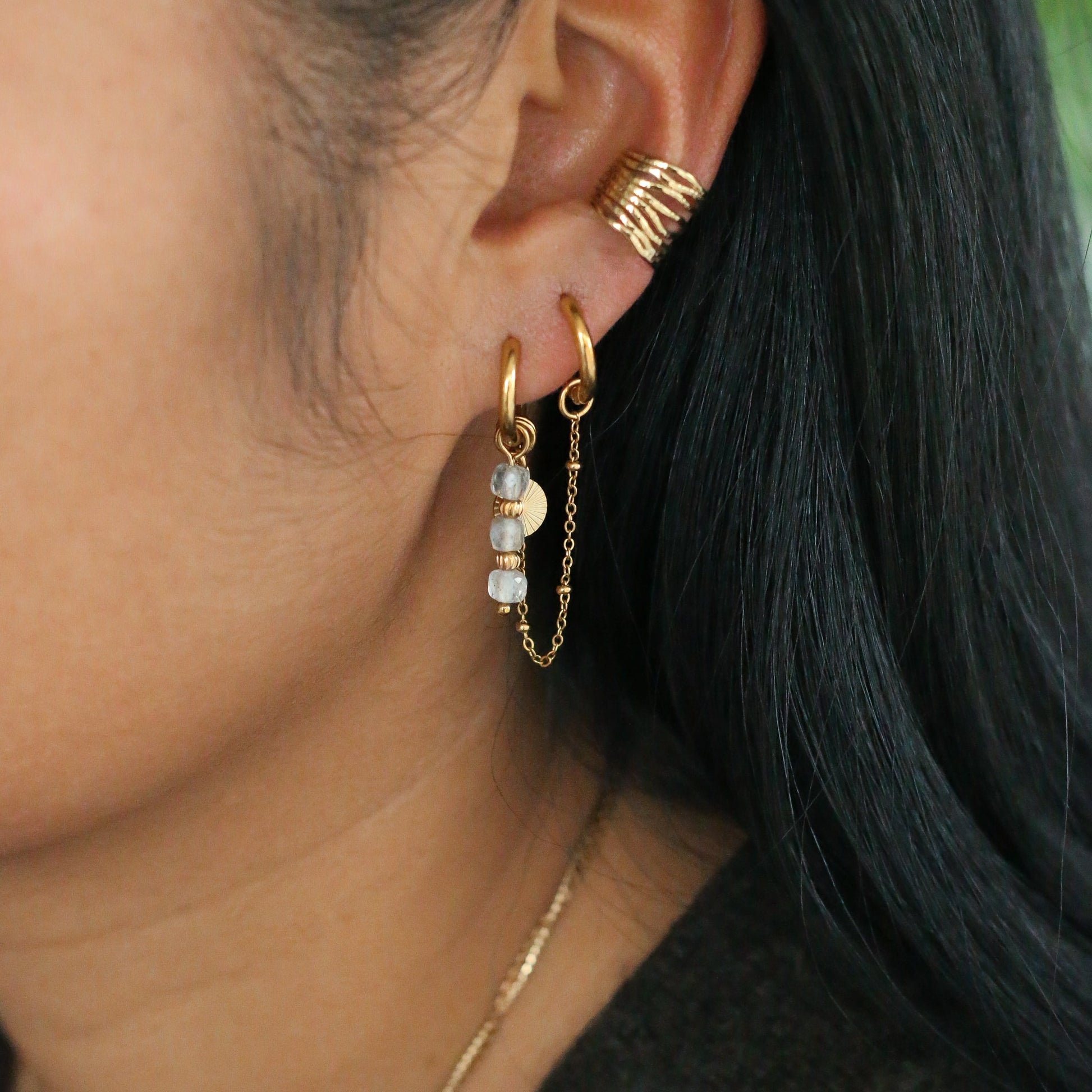 duo de boucles d'oreilles dorées en perles de Labradorite