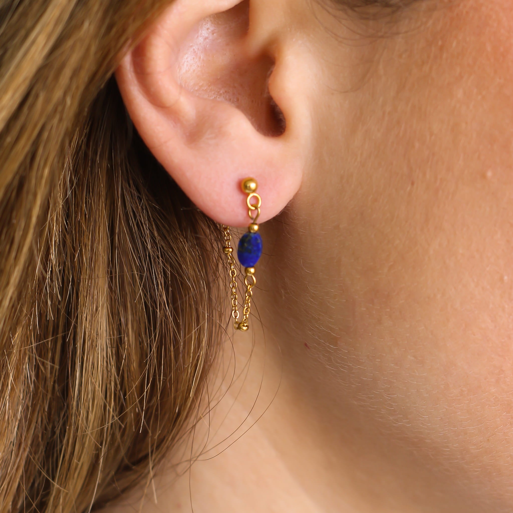 Boucles puce Lapis Lazuli, vue rapprochée, pierre véritable, signé Mahny.