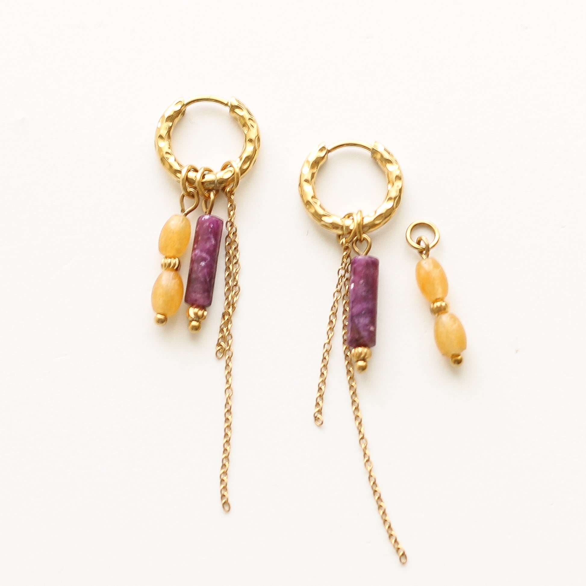 Boucles anneaux Lépidolite et Aventurine jaune, détail de la chaîne dorée, Mahny bijoux pierres naturelles.