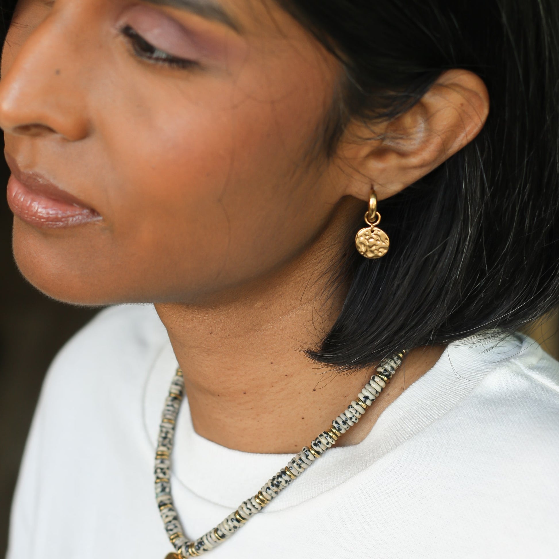 boucles d'oreilles en acier doré montées à la main