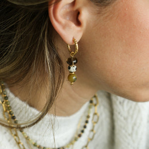 Anneaux en  Quartz fumé Jaspe Dalmatien et Opale verte sur créoles dorées