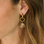 Boucles anneaux Préhnite, gros plan sur la pierre, Mahny bijoux pierres naturelles.
