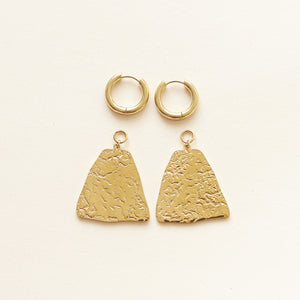 créoles avec trapèze doré martelé le cadeau trendy