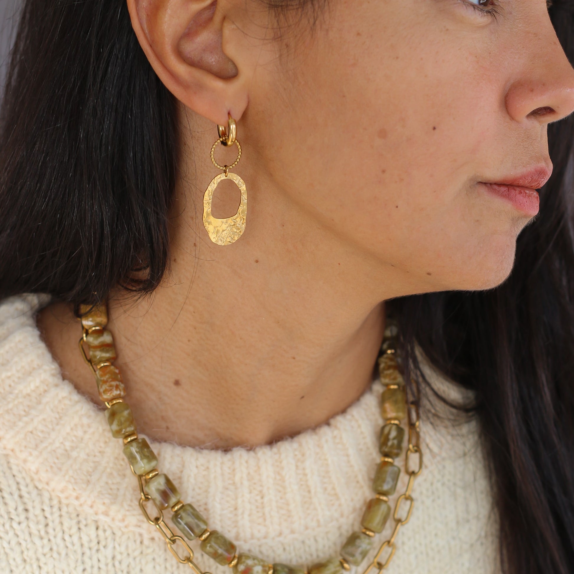 boucles d'oreilles avec double anneau et médaillon graphique martelé