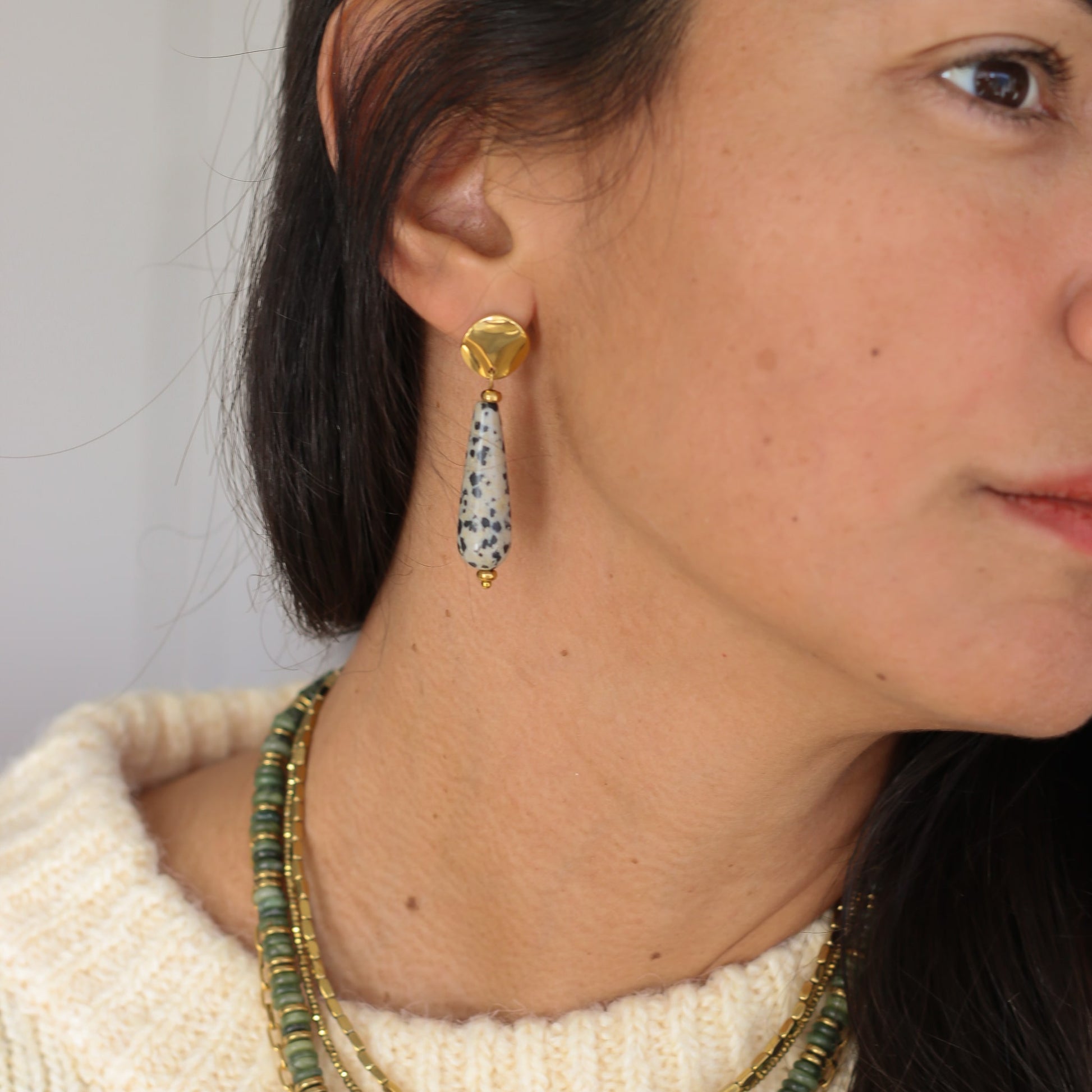 Boucles longue Jaspe Dalmatien et acier inoxydable doré