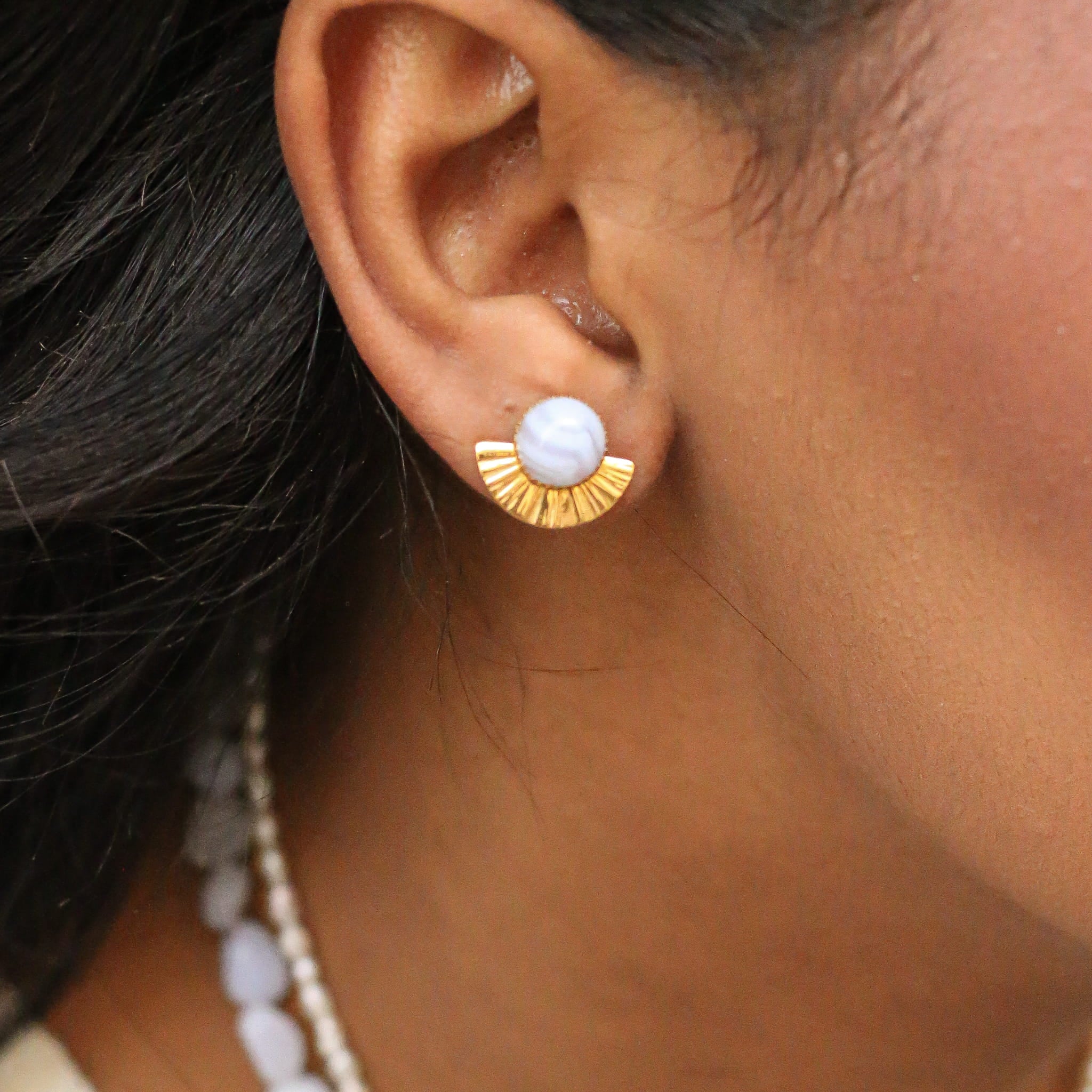 Boucles d'oreilles en calcédoine bleue, création faite main.