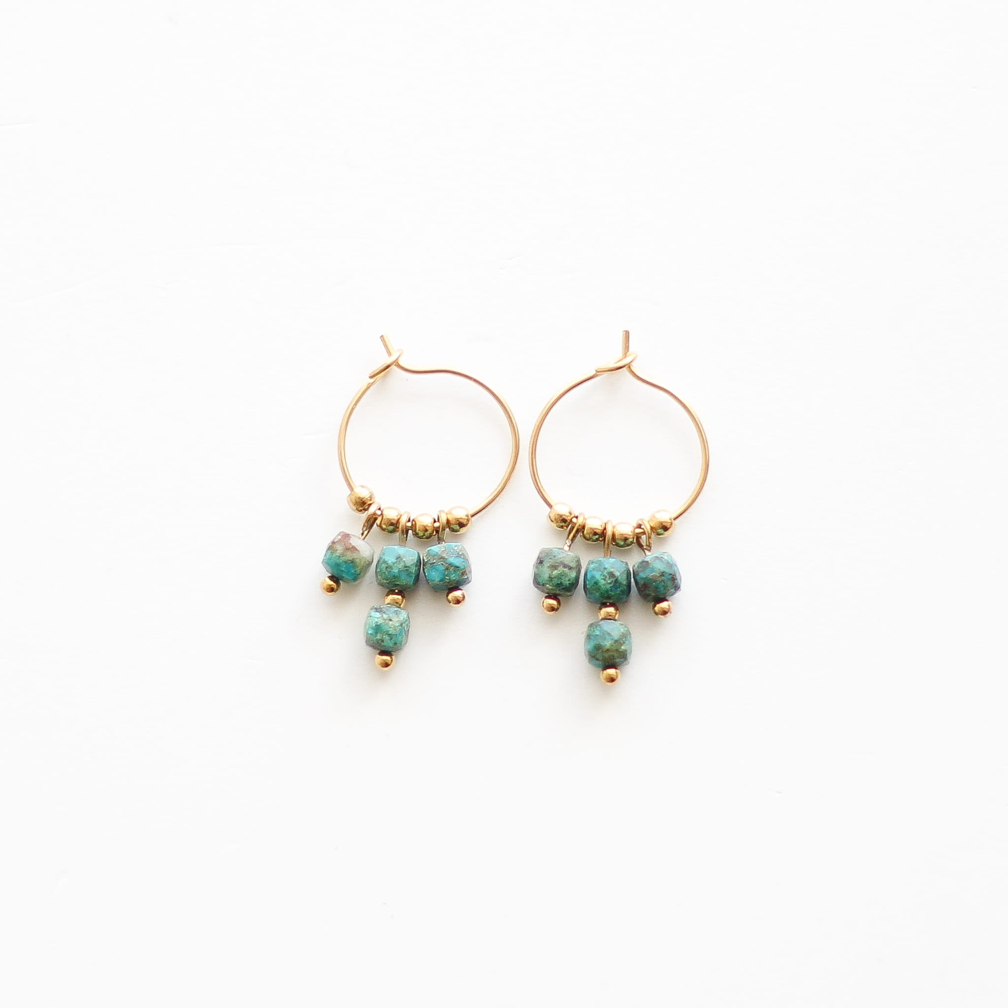 Créoles en chrysocolle, acier inoxydable doré.