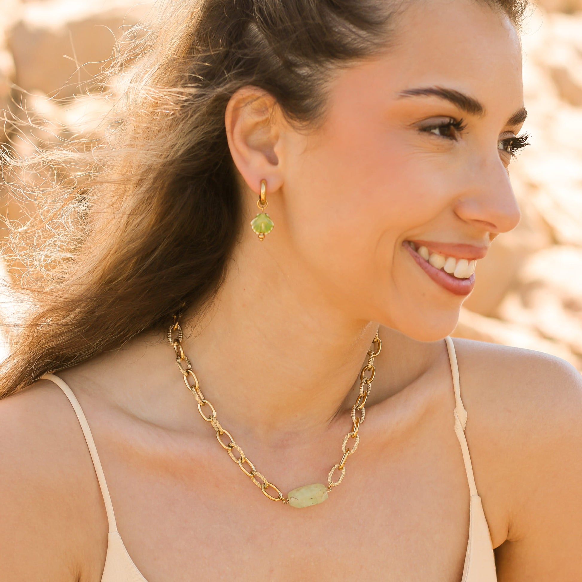 Boucles d'oreilles à pendentif coquillage vert doré, acier inoxydable doré.