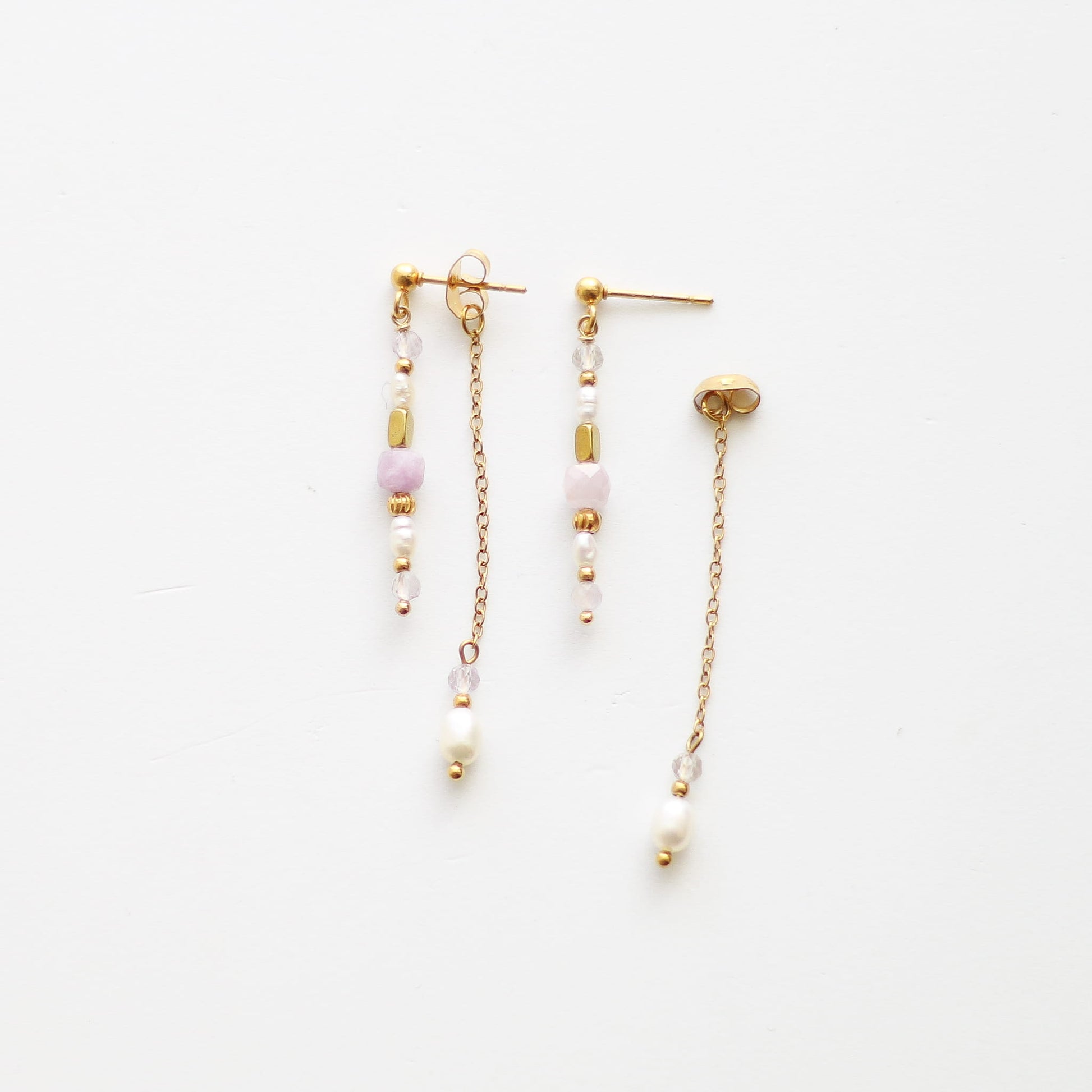 Boucles d'oreilles en kunzite rose à chaîne, hypoallergénique.