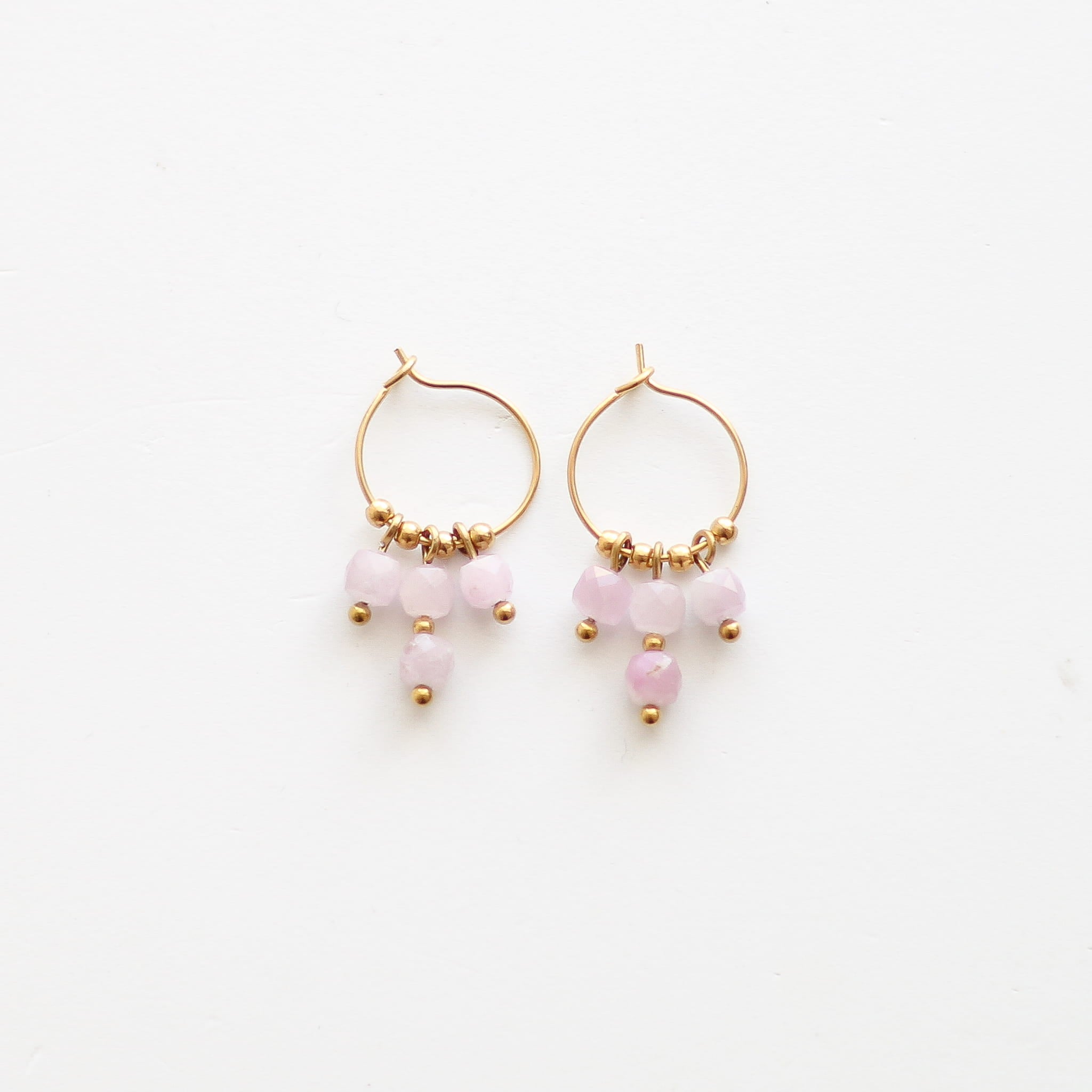 Créoles en kunzite rose, acier inoxydable doré.