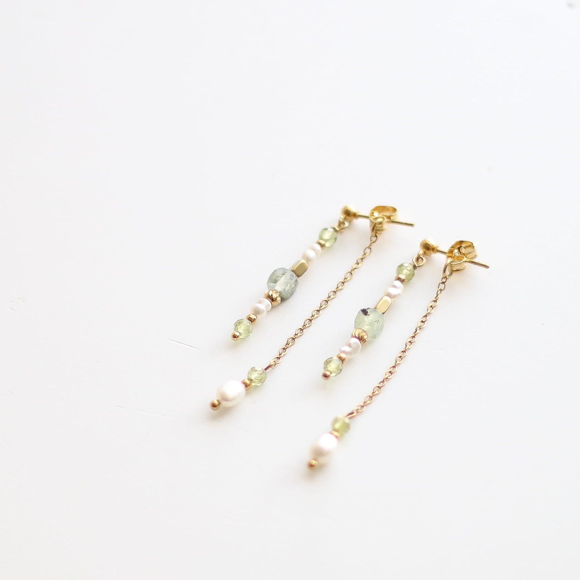 Boucles d'oreilles en péridot vert à chaîne, bijou femme.