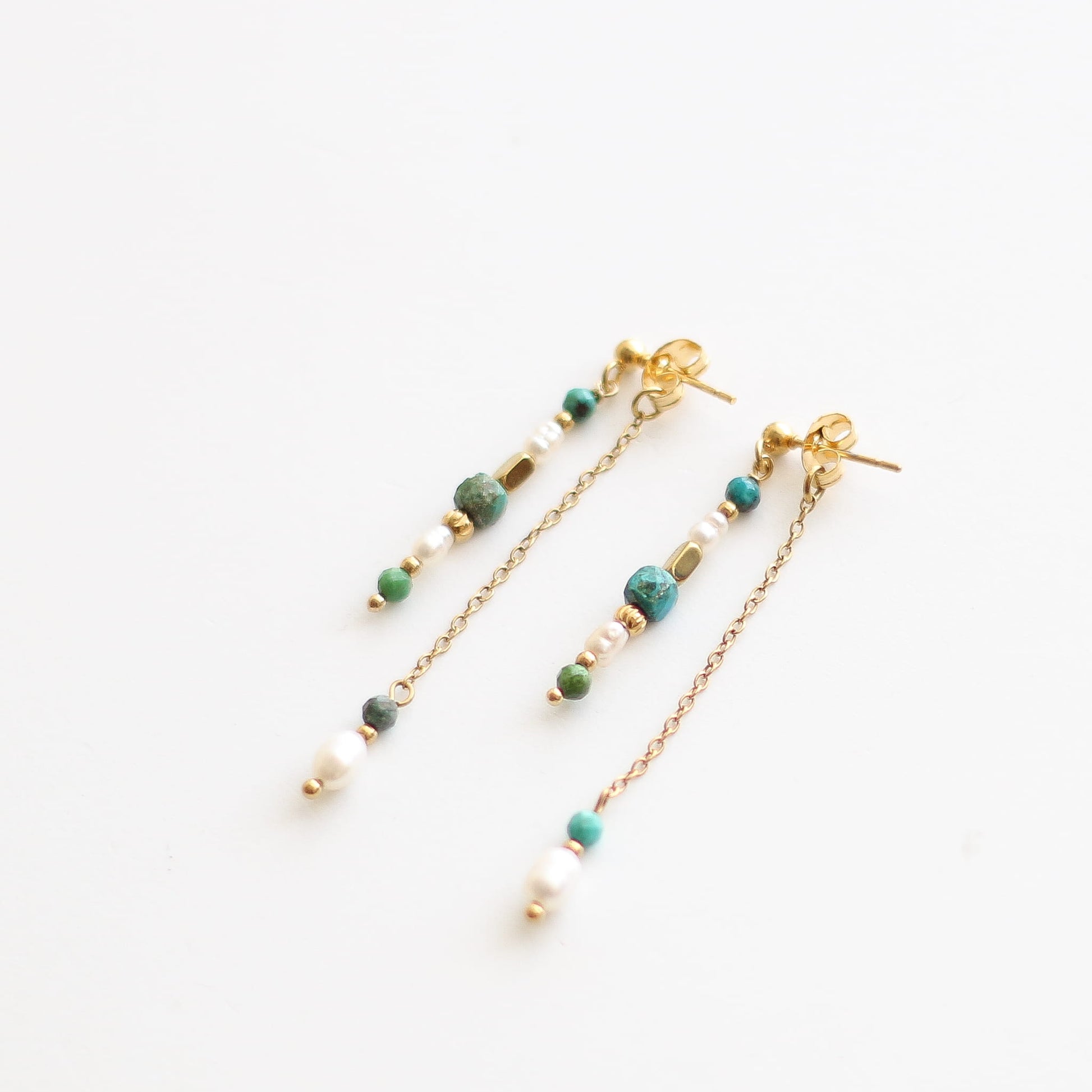 Boucles d'oreilles en turquoise à chaîne, bijou femme.