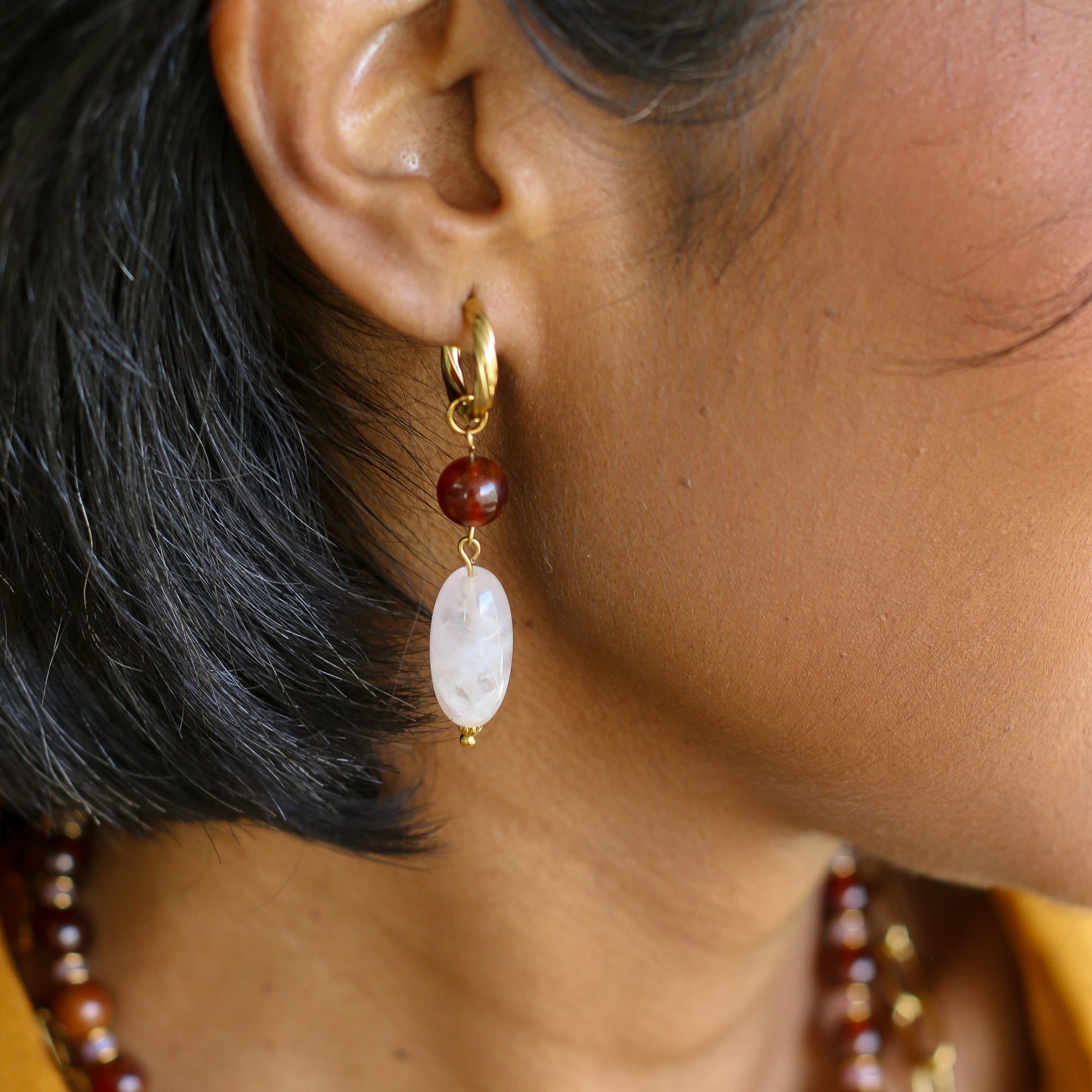 Anneaux en Grenat & Quartz Rose sur créoles dorées 