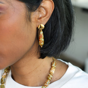 Boucles longue en Unakite verte et rosée montées sur acier doré