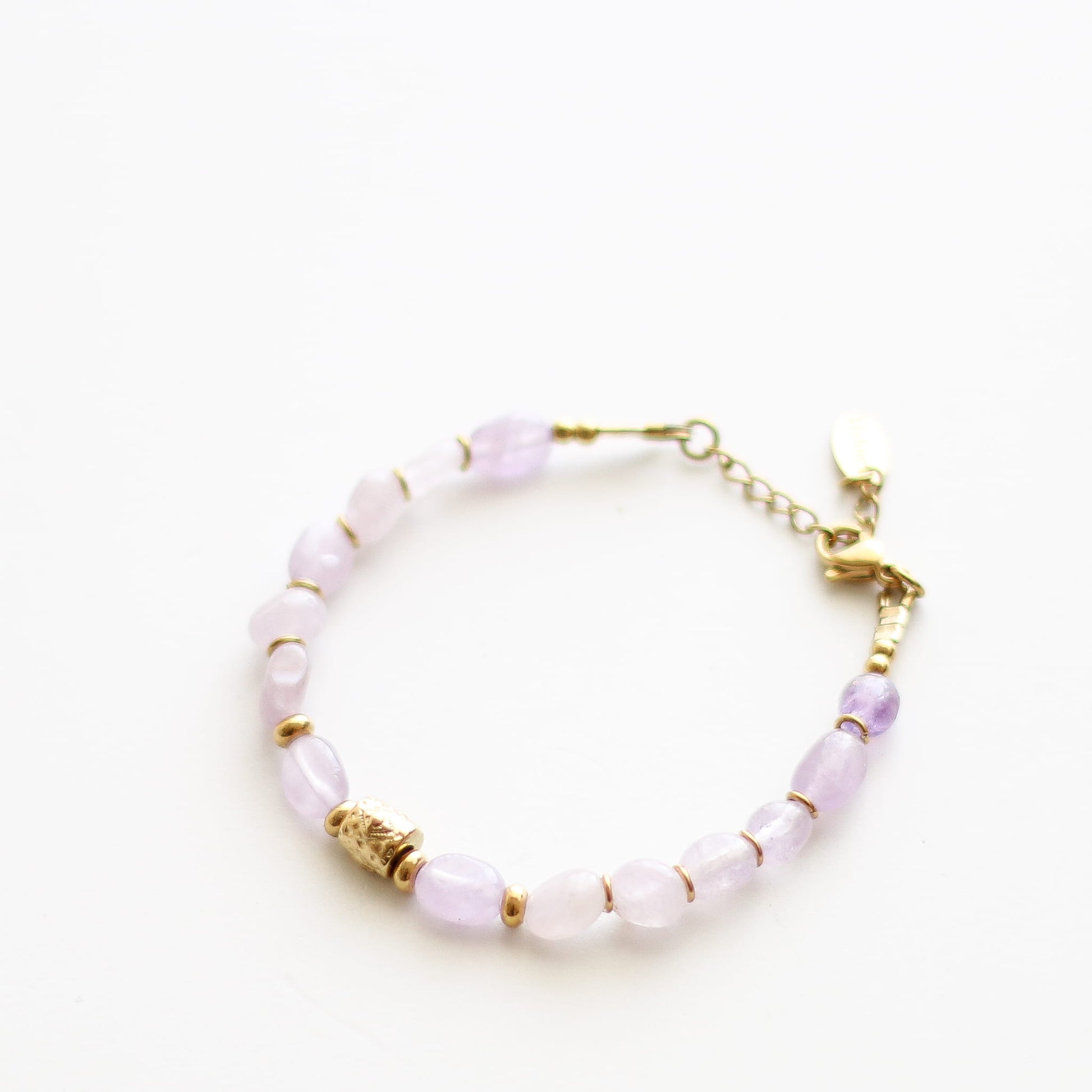 Bracelet en améthyste lavande, création faite main.