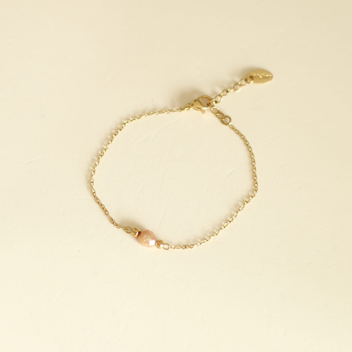 Bracelet Perle d'eau douce orangée chaîne fine