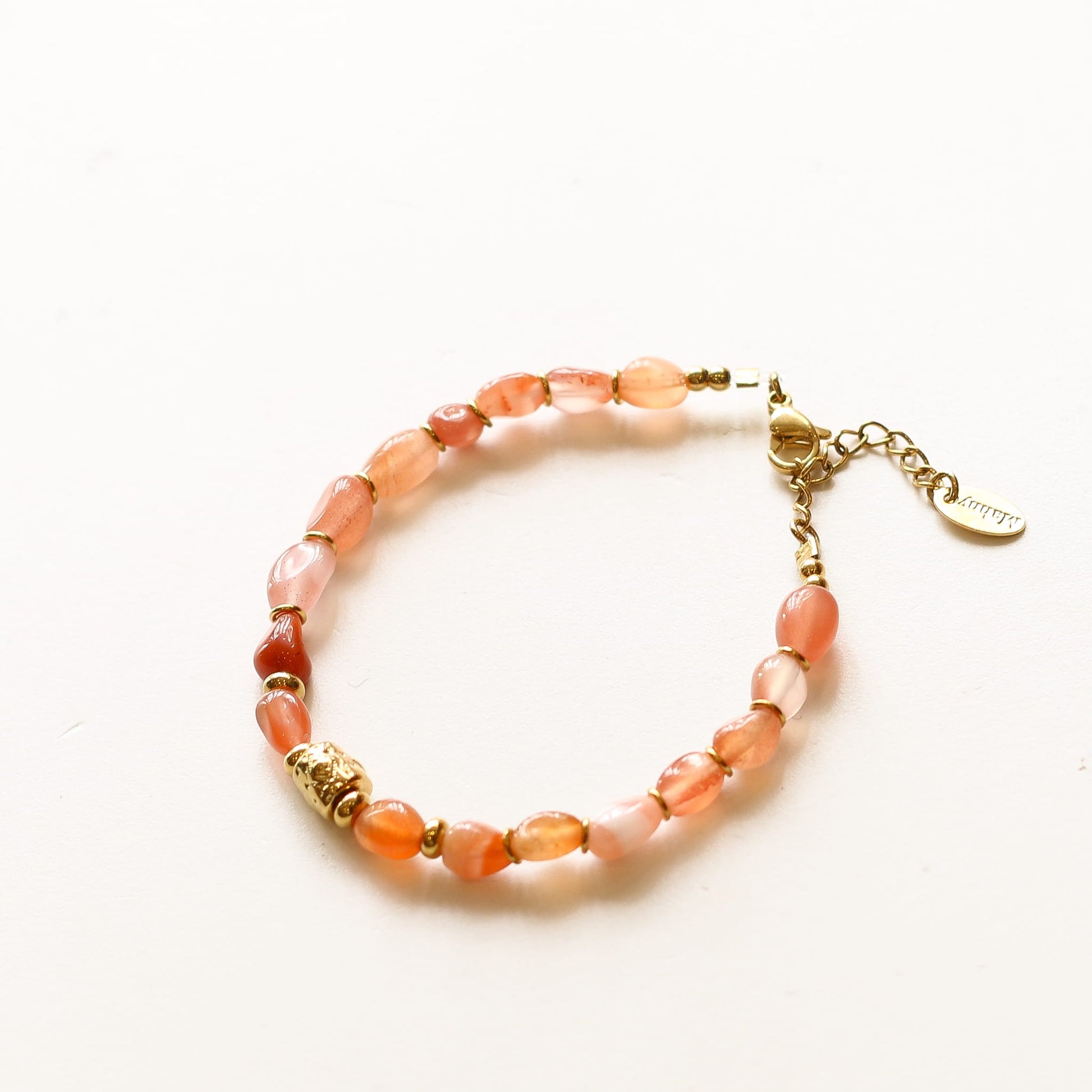 Bracelet Cornaline pierre, détail des pierres, bijou femme pierres naturelles Mahny.