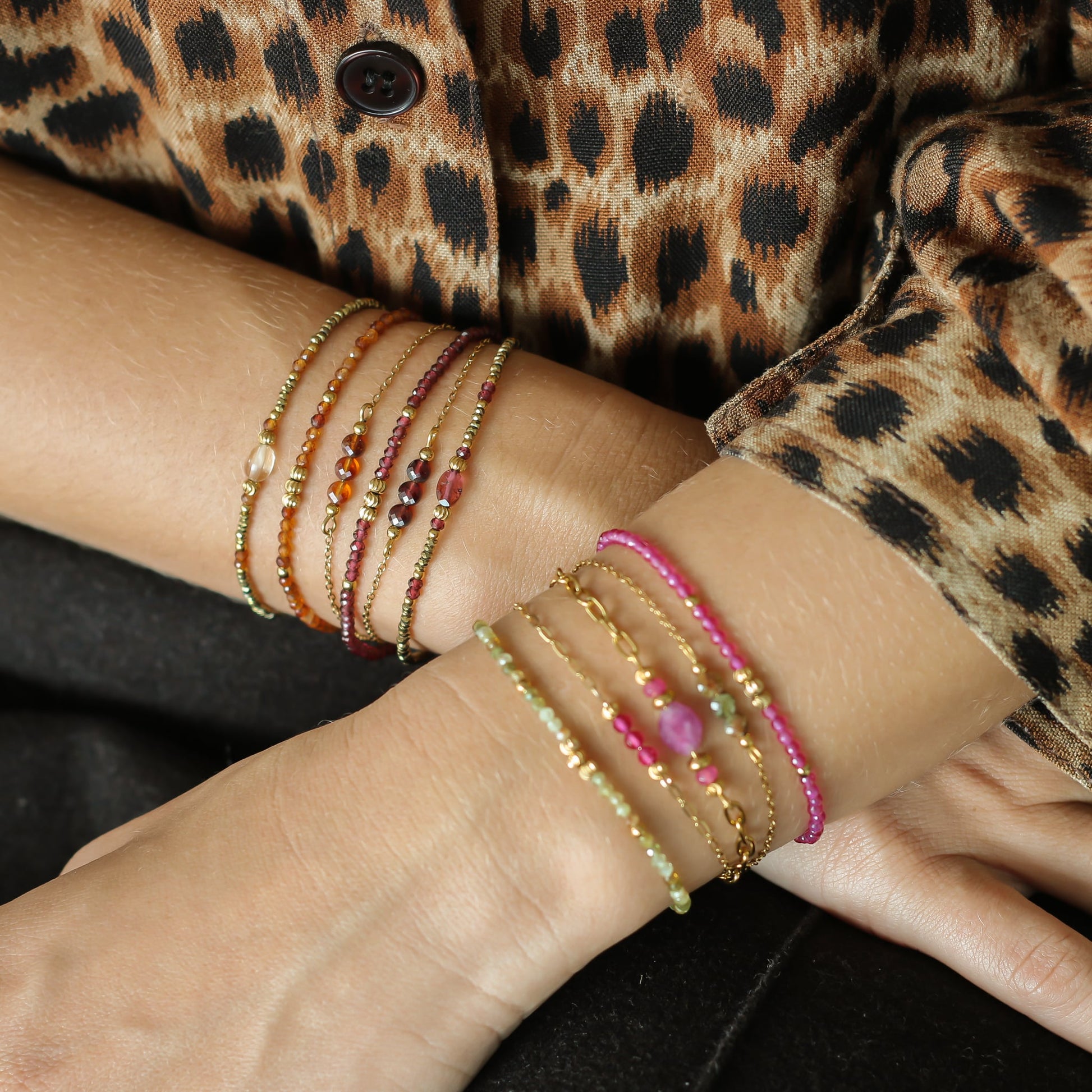 Bracelet perlé en Grenat orangé assemblé à la main dans un atelier parisien