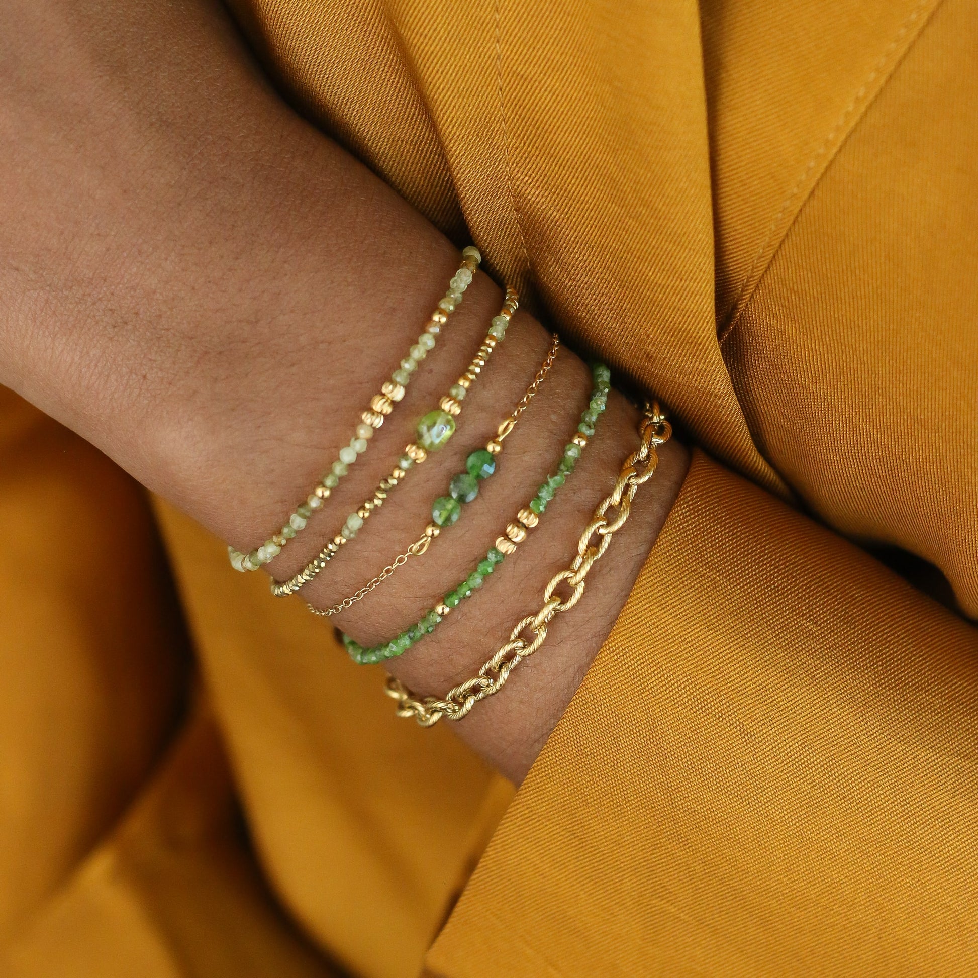 Bracelet perlé en Grenat Vert monté à la main à Paris