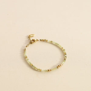 Bracelet perlé en Grenat fait main dans un atelier parisien 