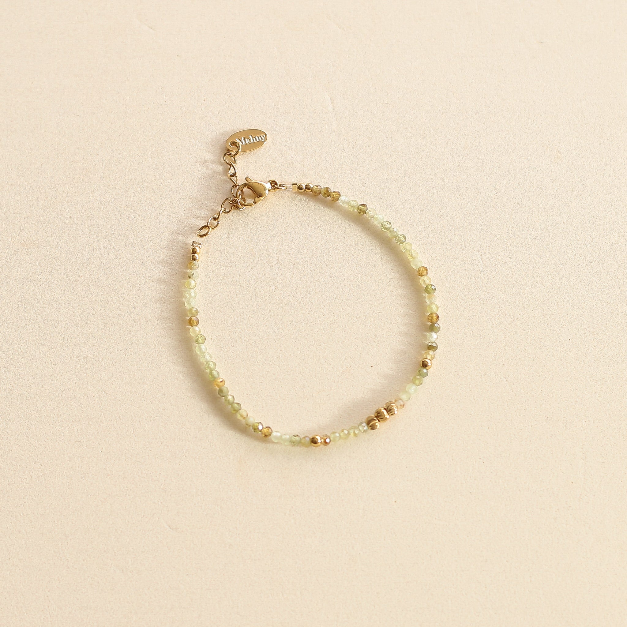 Bracelet perlé en Grenat Vert avec billes dorées