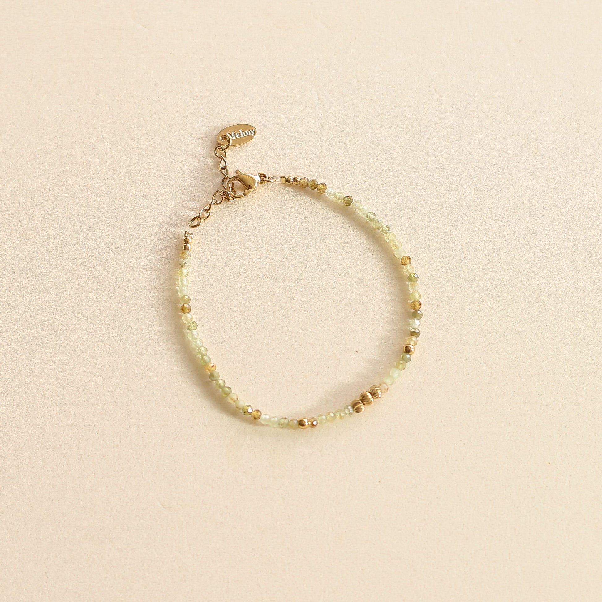 Bracelet perlé en Grenat Vert avec billes dorées