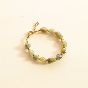 Bracelet en pierre de Grenat Vert et détails dorés
