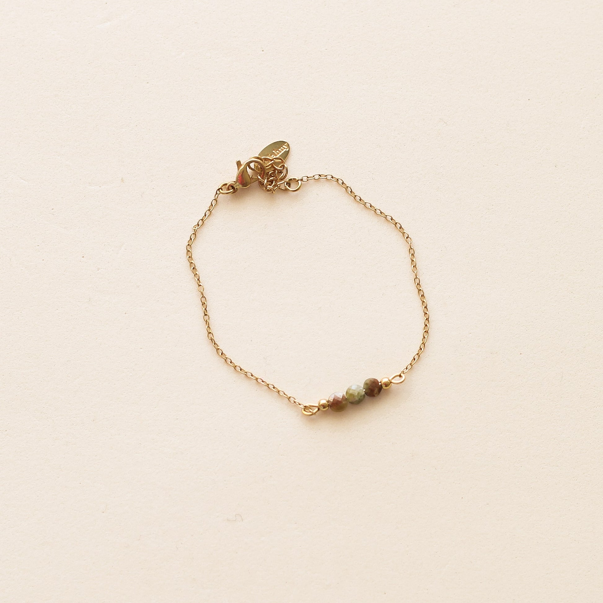 Bracelet 3 perles Grenat Vert avec sa chaine en acier inoxydable