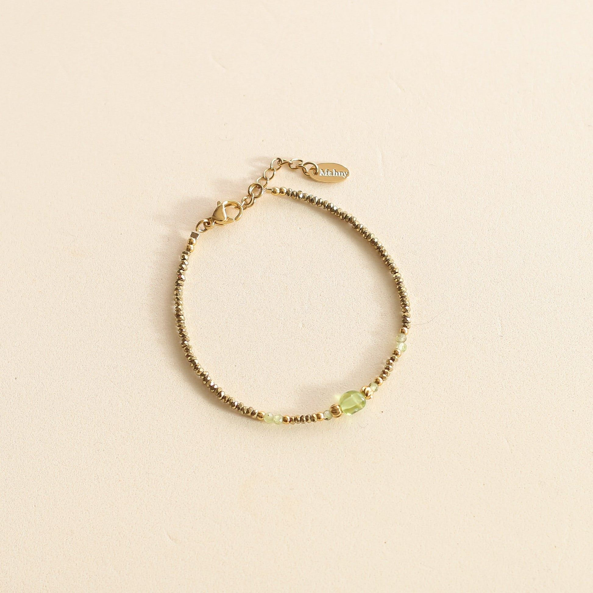 Bracelet en  Hématite et Péridot avec un fermoir en acier inoxydable