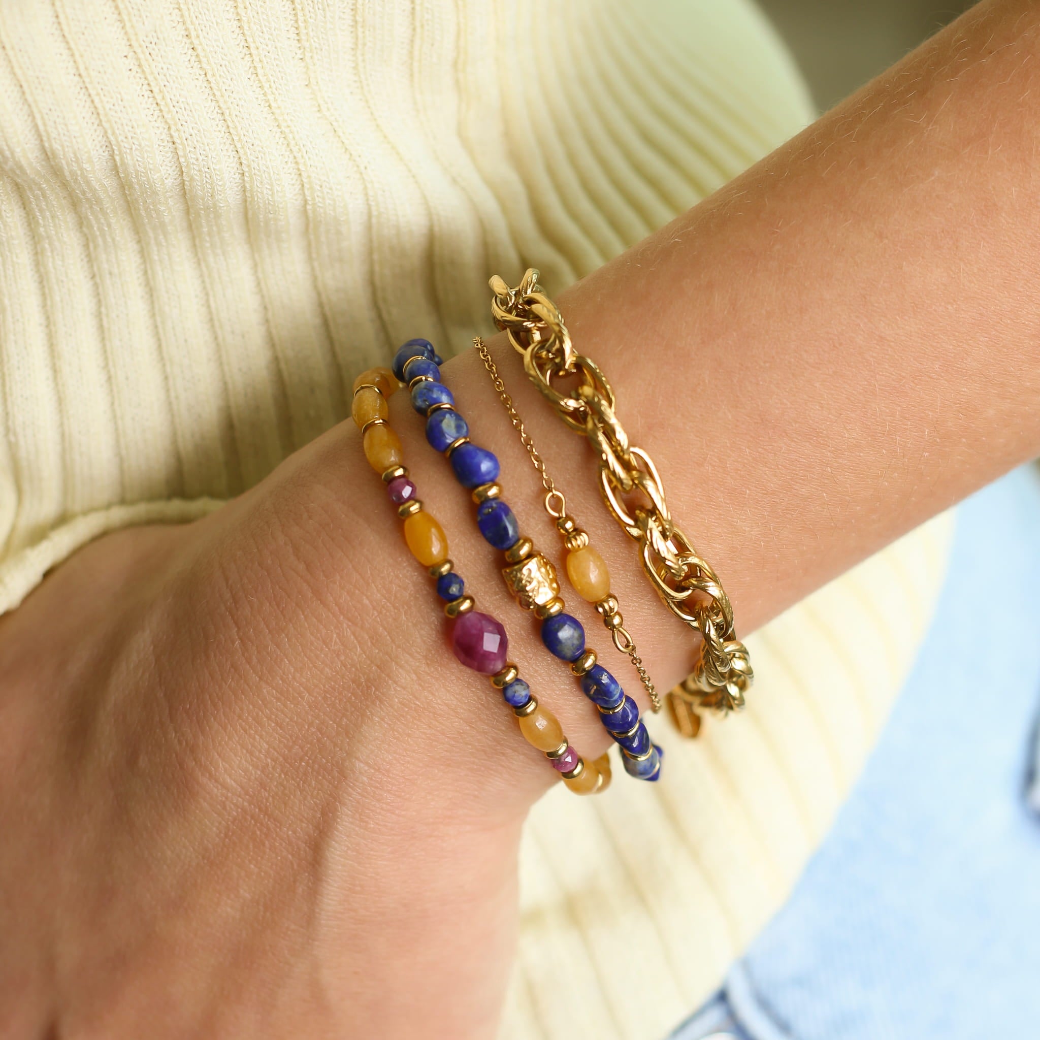 Bracelet Aventurine Jaune fin, vue rapprochée, création Mahny bijoux pierres semi-précieuses.