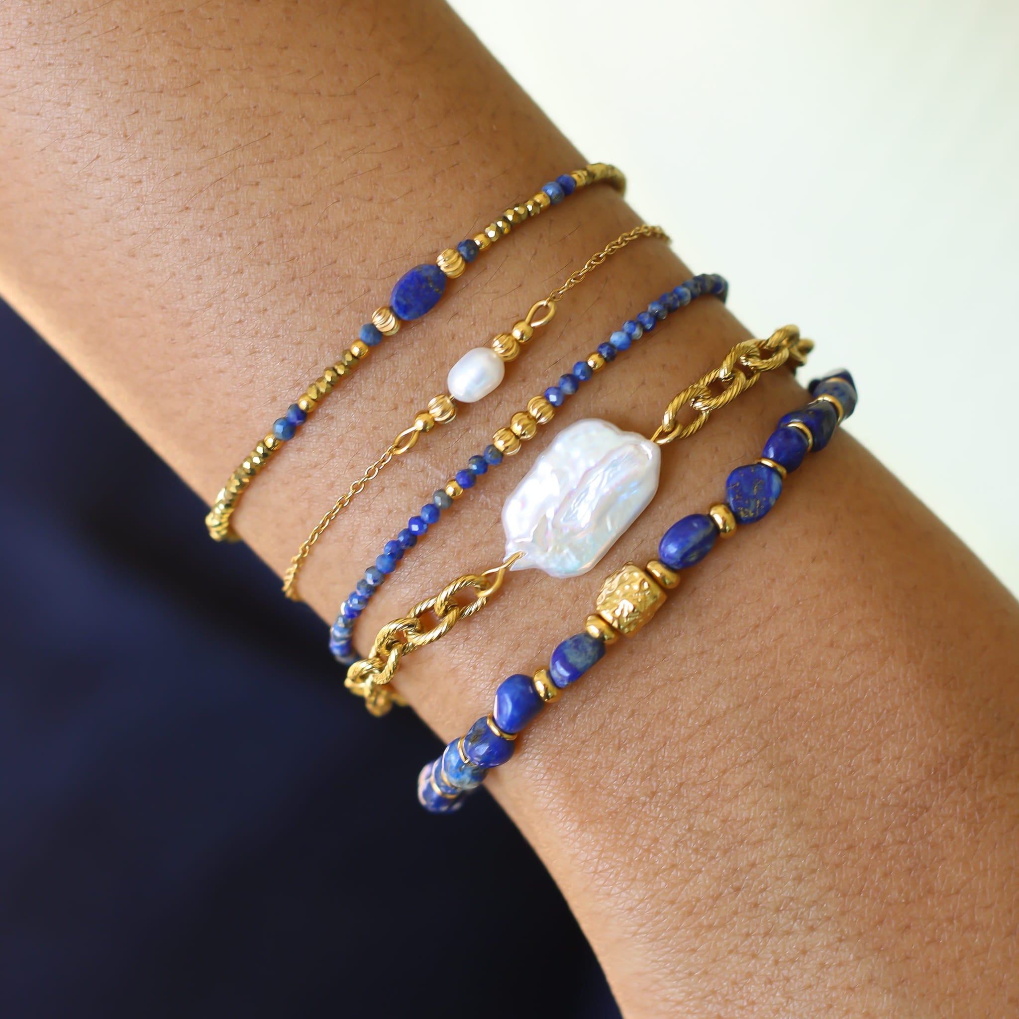 Bracelet Lapis Lazuli pierre, vue rapprochée, Mahny bijoux pierres naturelles.