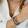 Bracelet Malachite et Rubis perlé, gros plan sur la pierre, pierre véritable, signé Mahny.