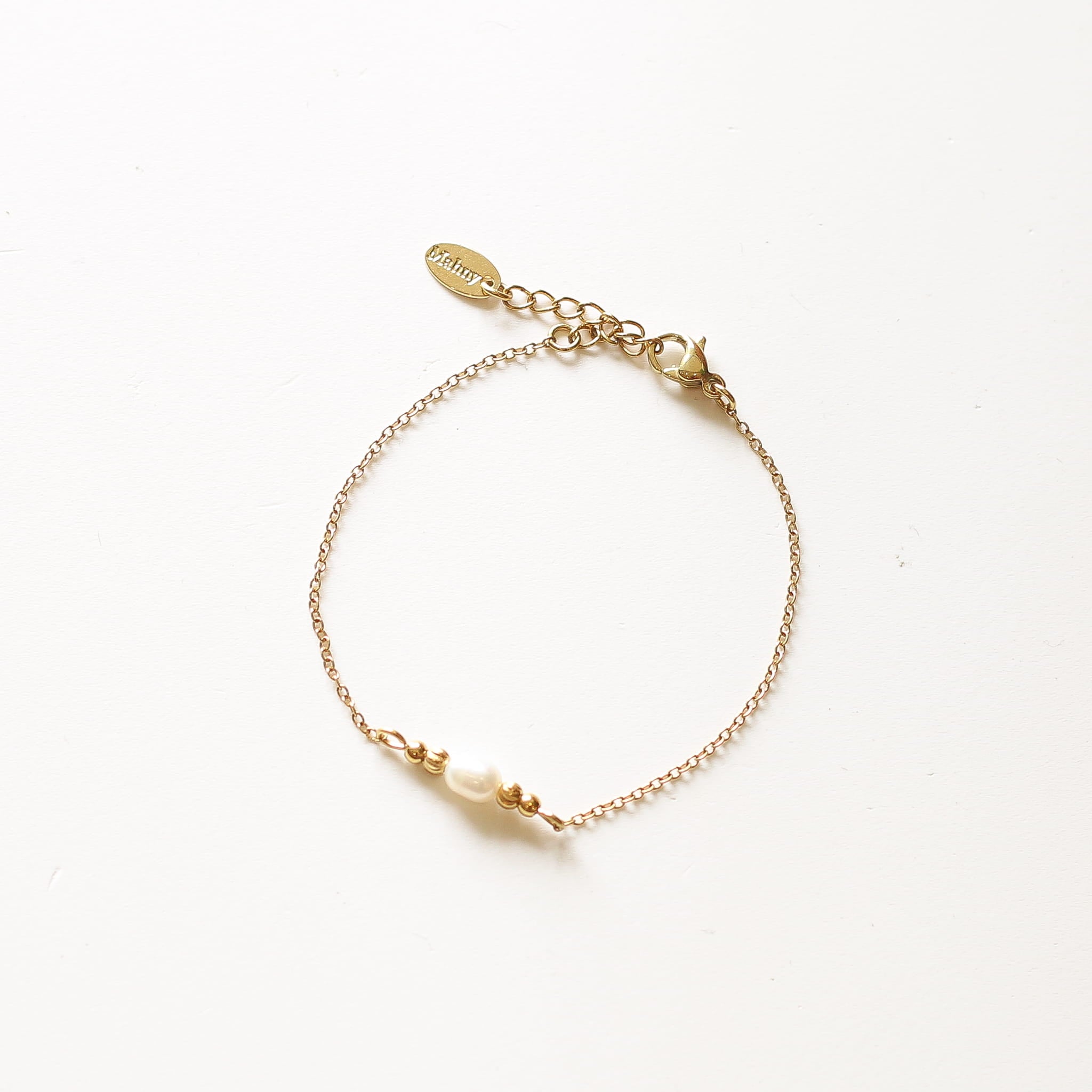Bracelet perle d'eau douce fin, création Mahny bijoux pierres semi-précieuses.
