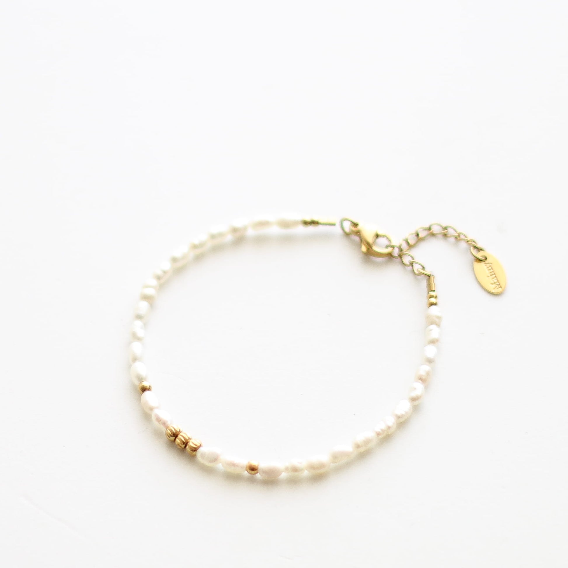 Bracelet en perle d'eau douce, création faite main.