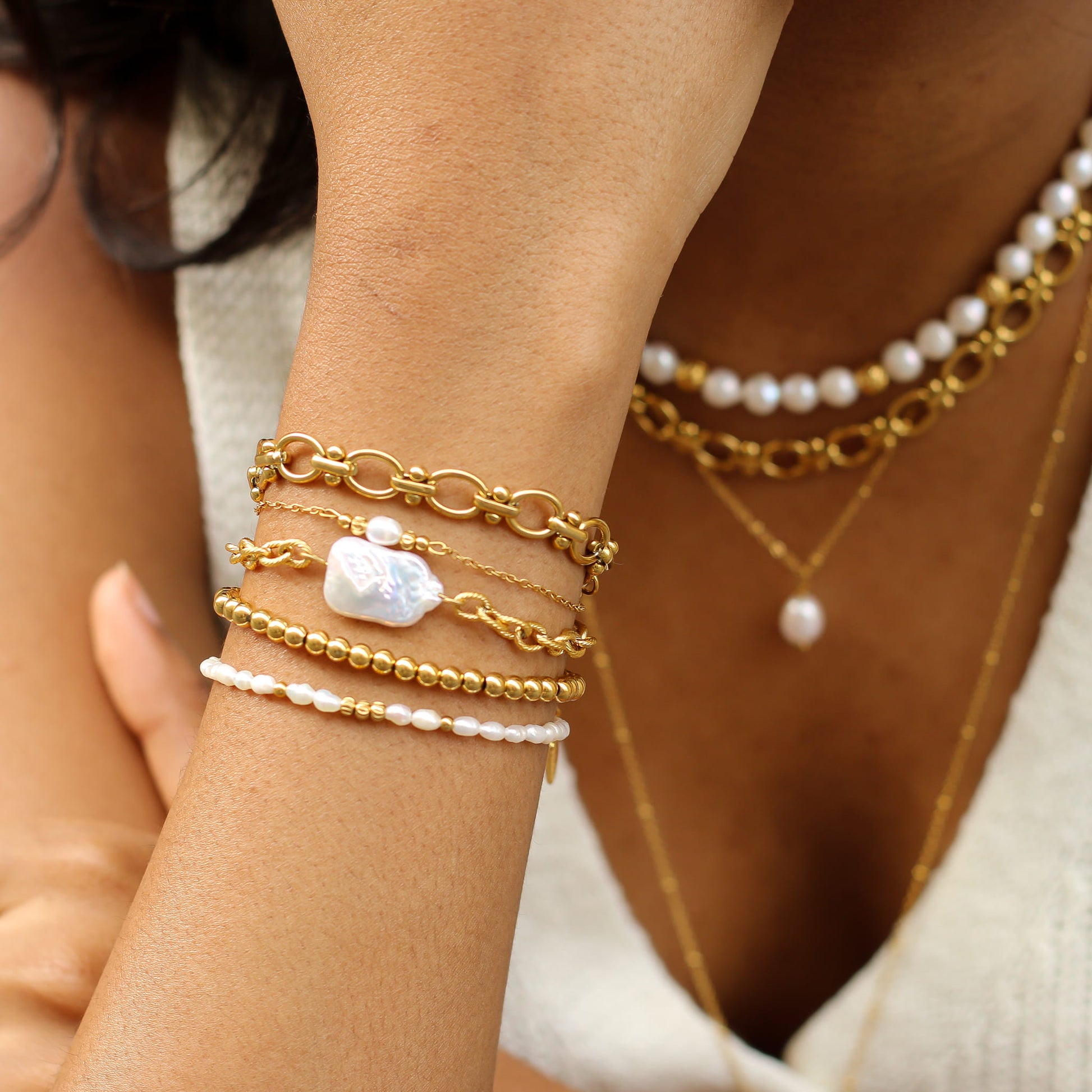 Bracelet en perle d'eau douce, création faite main.