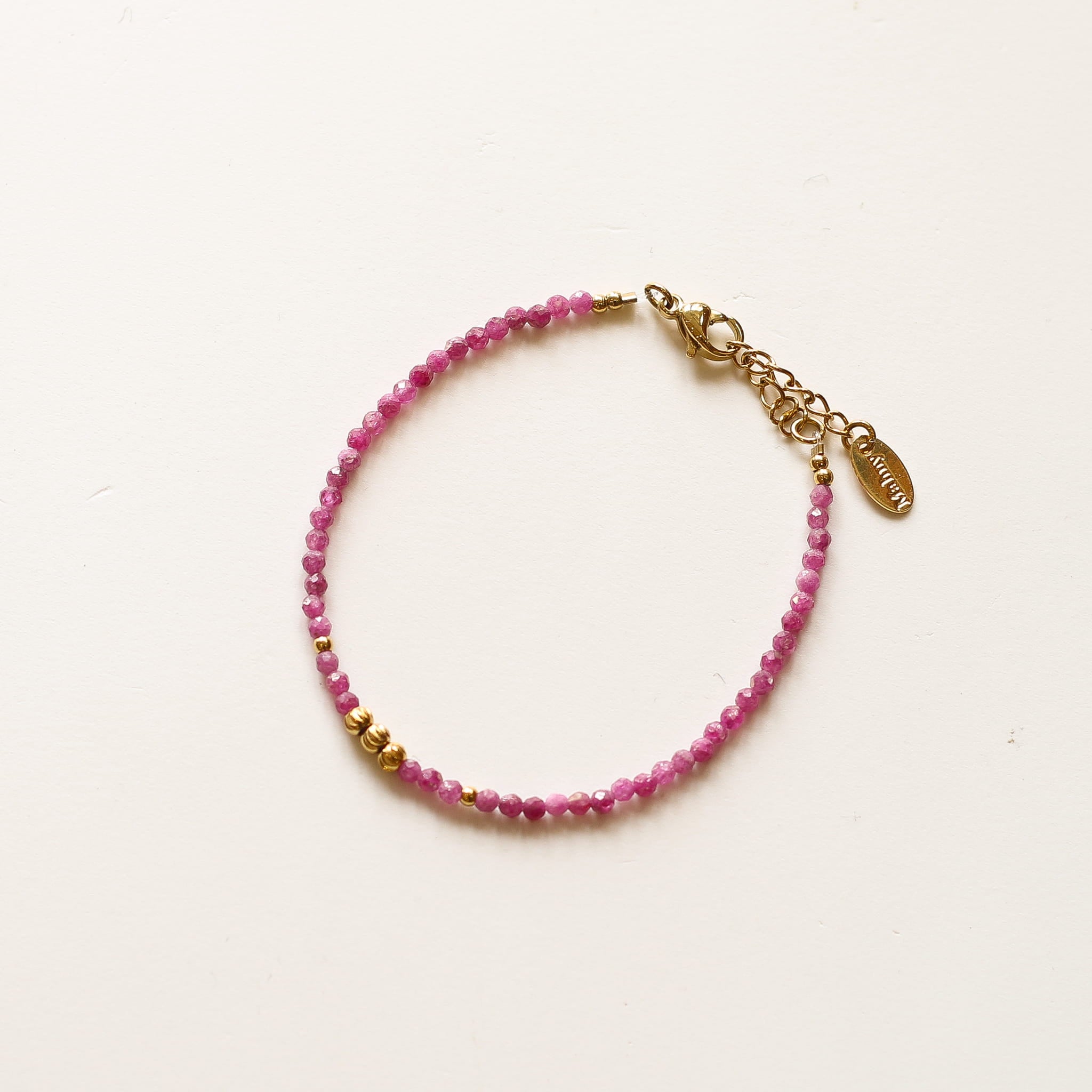 Bracelet Rubis perlé fin, création Mahny bijoux pierres semi-précieuses.