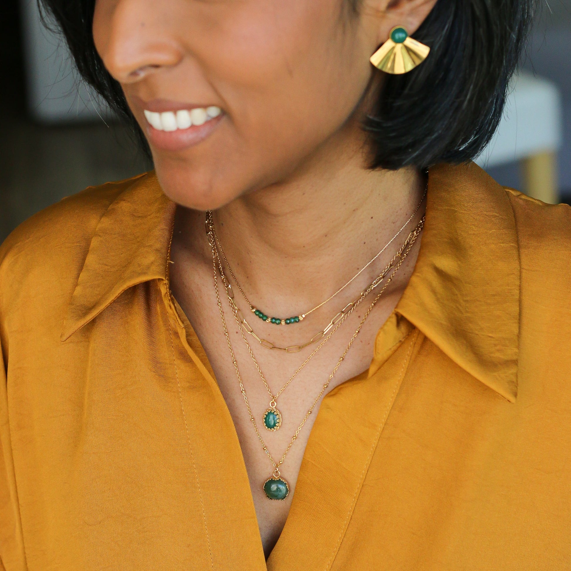 collier avec une chaine fine et pendentif en Agate verte idée cadeau pour elle