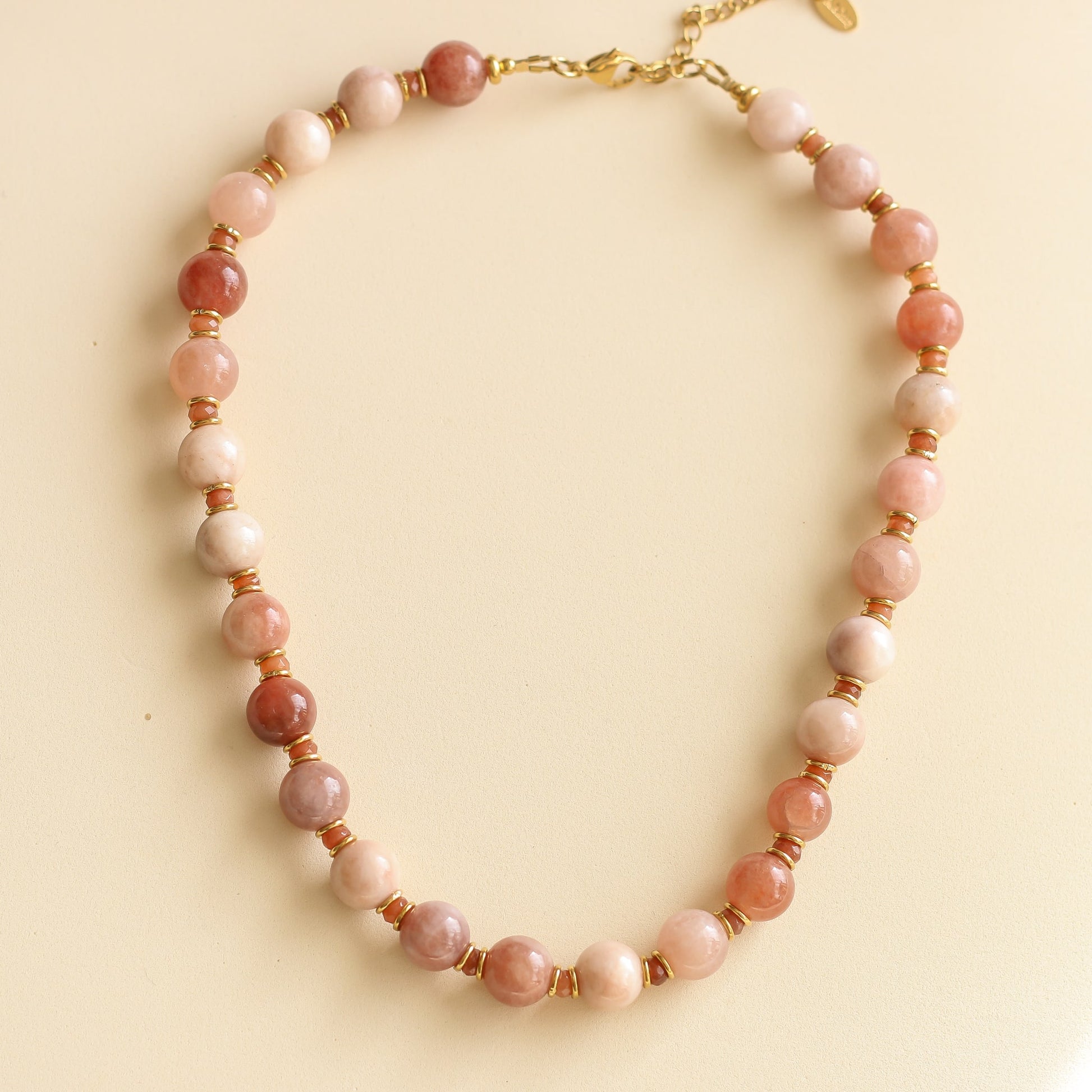 Collier Billie en Agate et Aragonite aux teintes roses et oranges tendance