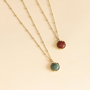 offrez le look printanier avec ce collier en Agate mousse verte 