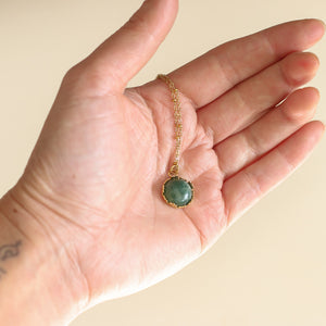 le collier aux couleurs naturelles l'Agate mousse pierre tendance du printemps