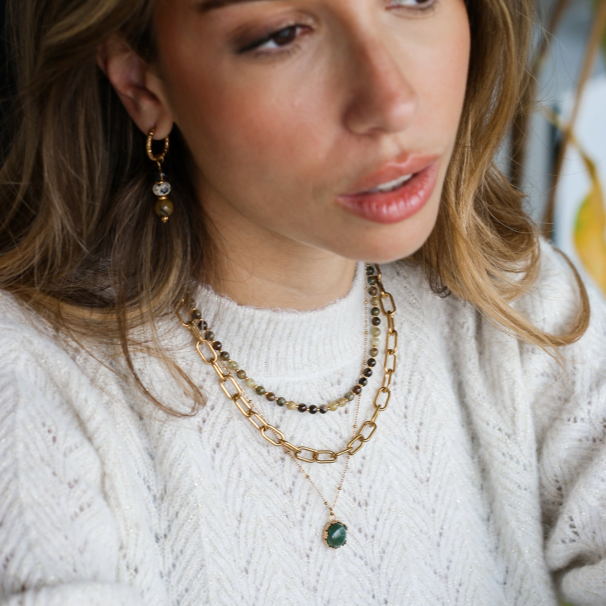 collier à chaine fine et pierre naturelle d'Agate mousse verte 